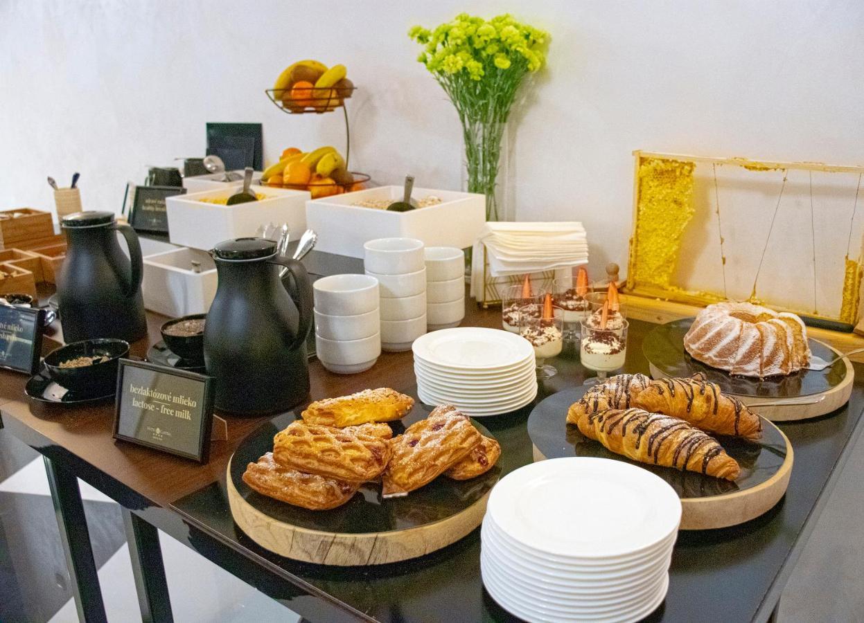 Hotel Capital With Private Wellness นิตรา ภายนอก รูปภาพ