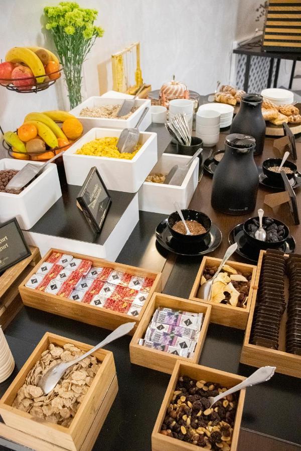 Hotel Capital With Private Wellness นิตรา ภายนอก รูปภาพ