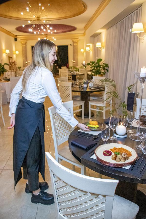 Hotel Capital With Private Wellness นิตรา ภายนอก รูปภาพ