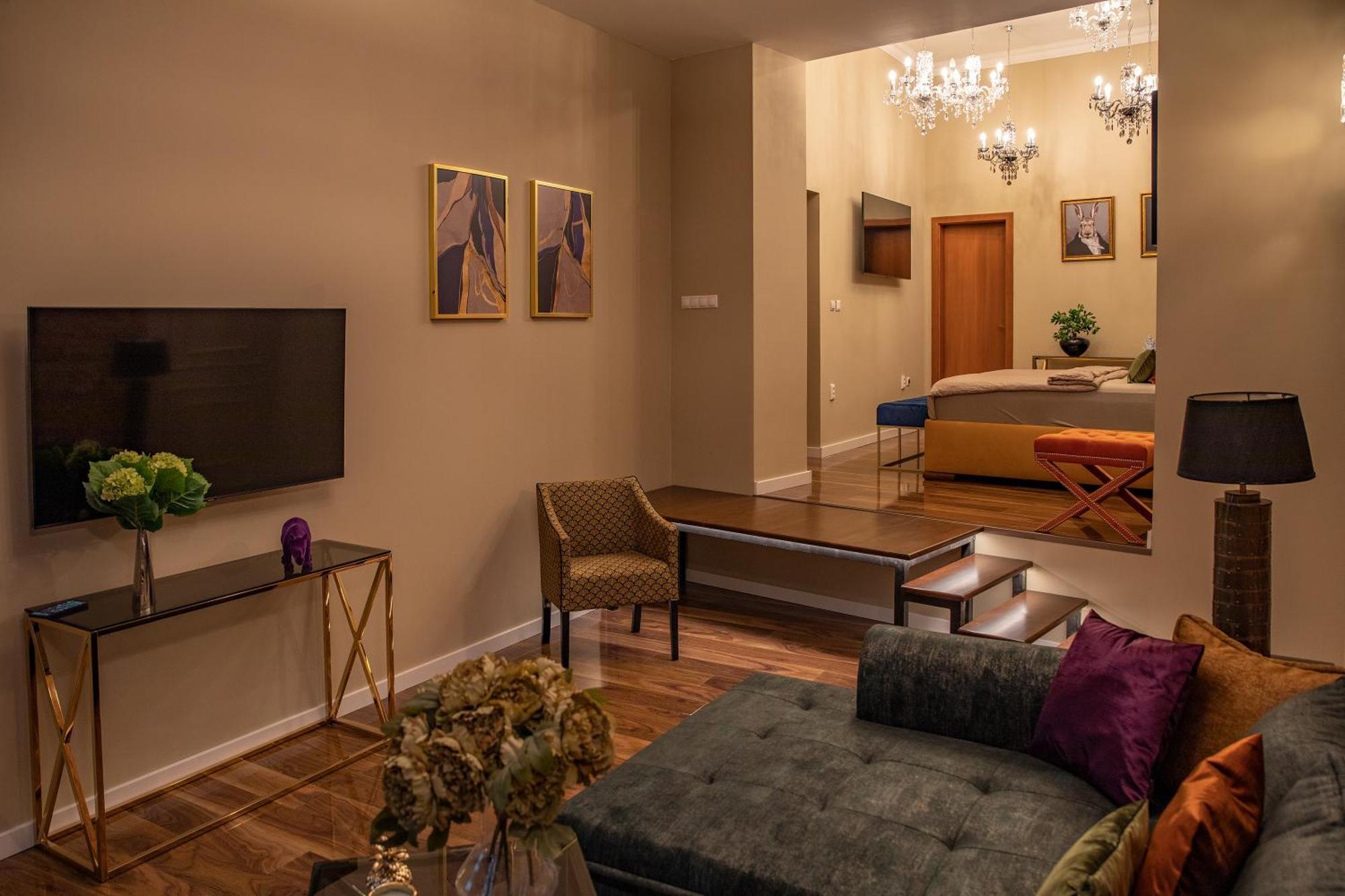 Hotel Capital With Private Wellness นิตรา ภายนอก รูปภาพ