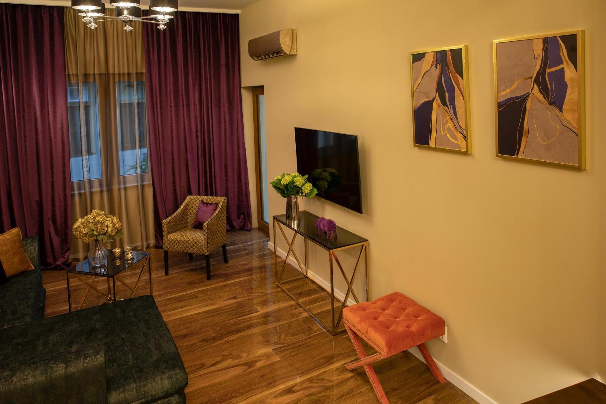 Hotel Capital With Private Wellness นิตรา ภายนอก รูปภาพ