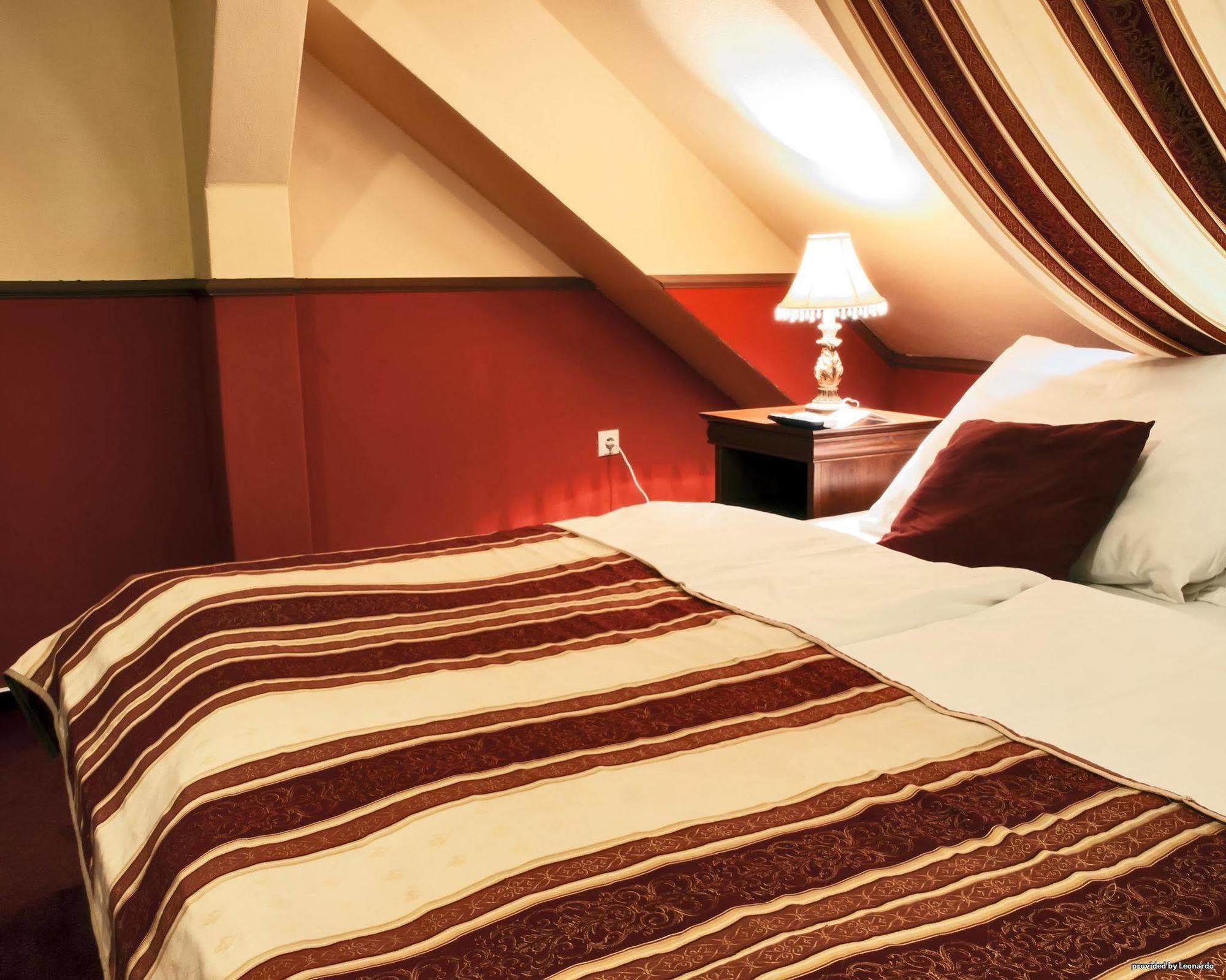 Hotel Capital With Private Wellness นิตรา ภายนอก รูปภาพ