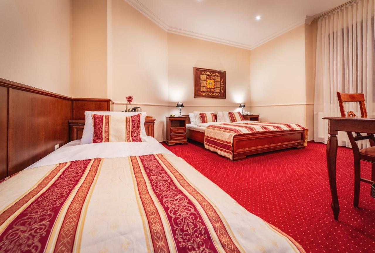 Hotel Capital With Private Wellness นิตรา ภายนอก รูปภาพ