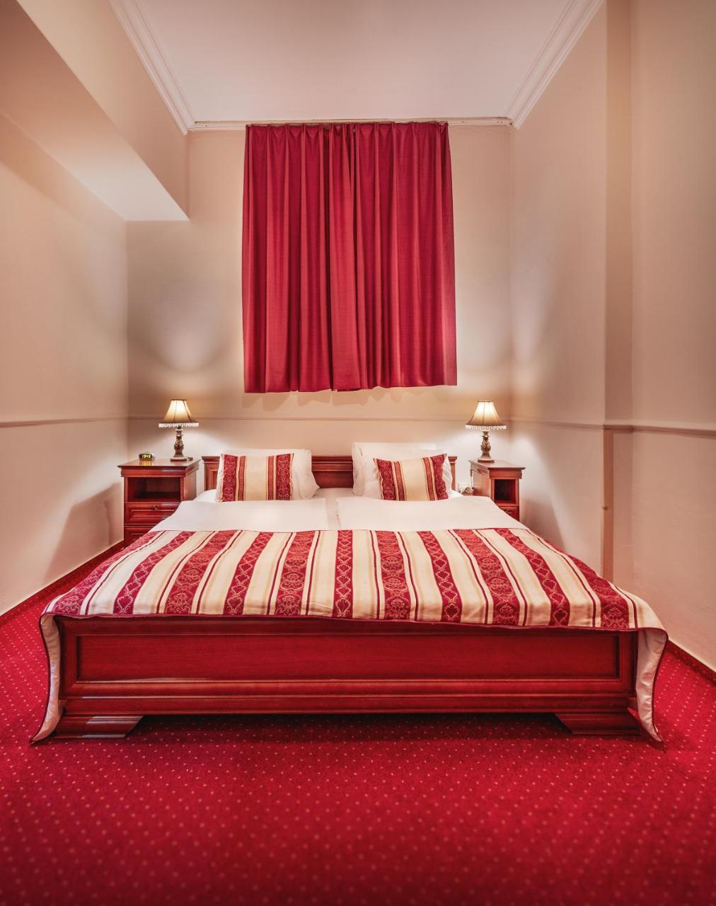 Hotel Capital With Private Wellness นิตรา ภายนอก รูปภาพ