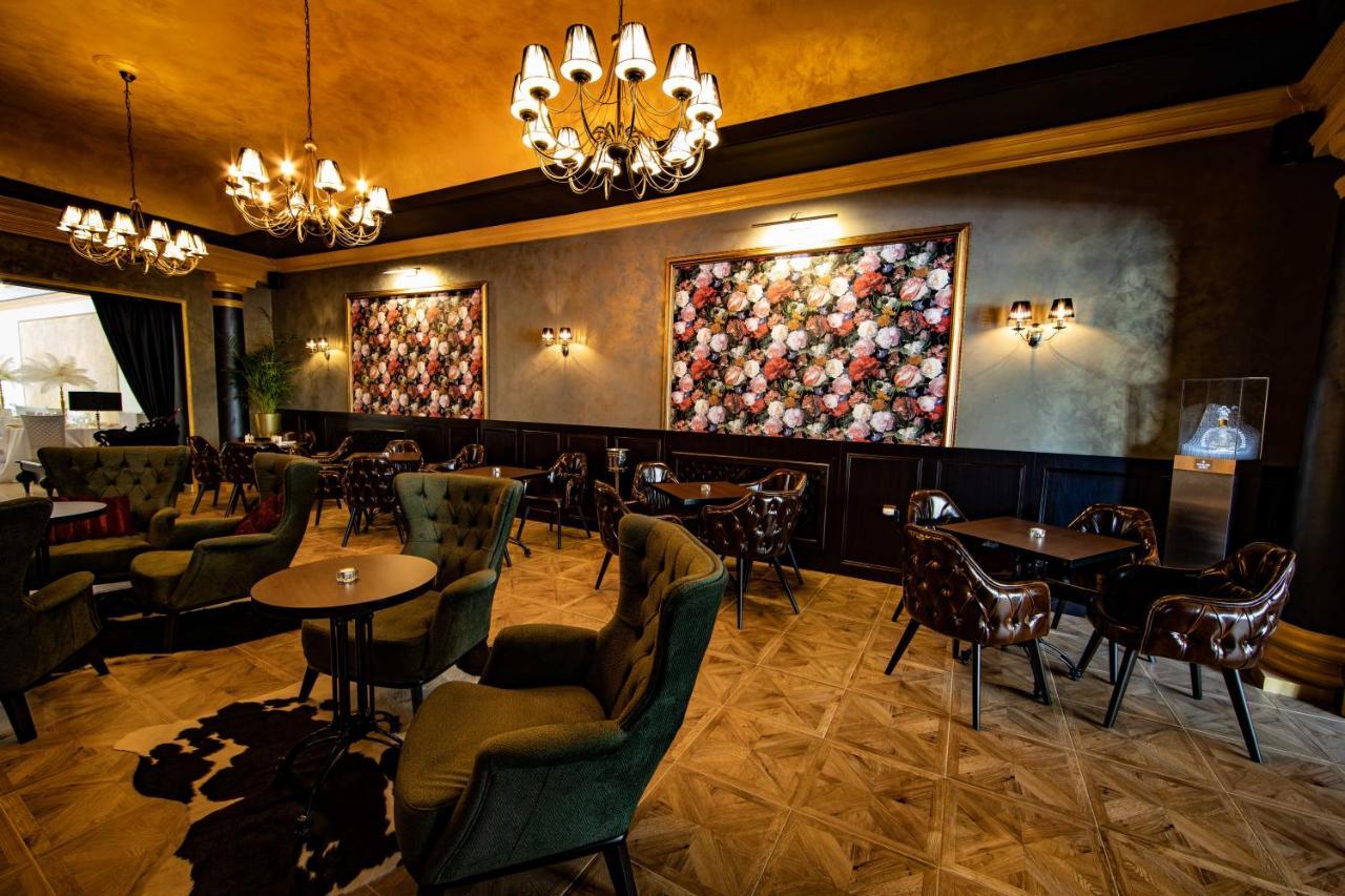Hotel Capital With Private Wellness นิตรา ภายนอก รูปภาพ