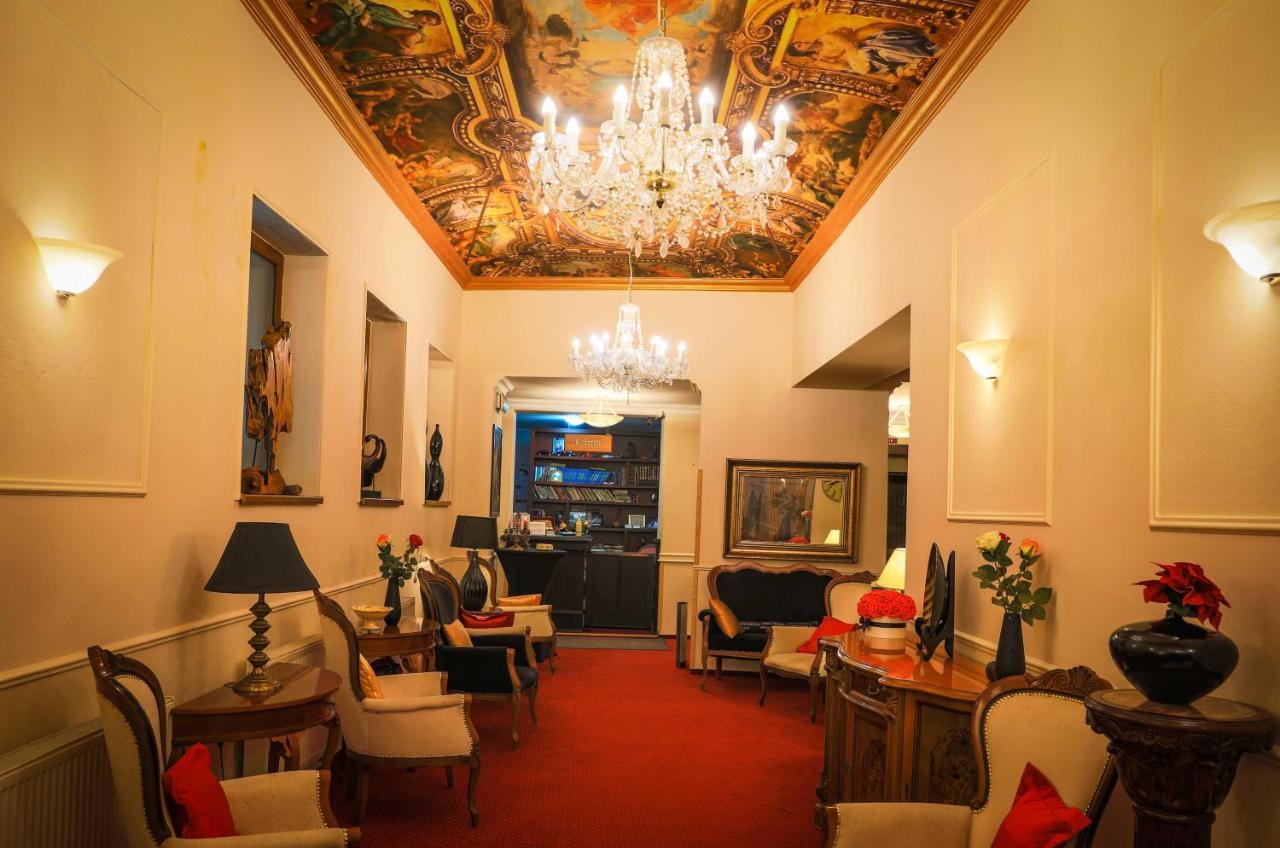 Hotel Capital With Private Wellness นิตรา ภายนอก รูปภาพ